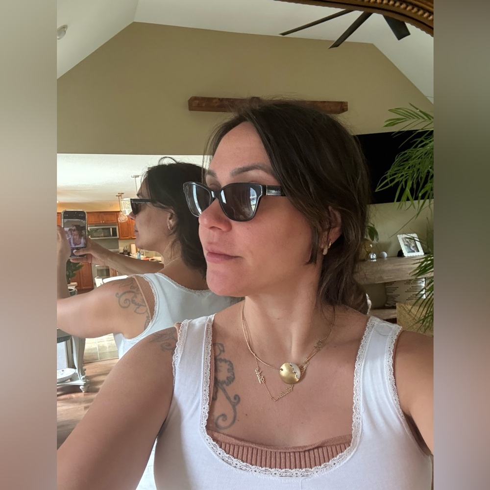 Stylish Black Sunglasses - Picture 5 of 13